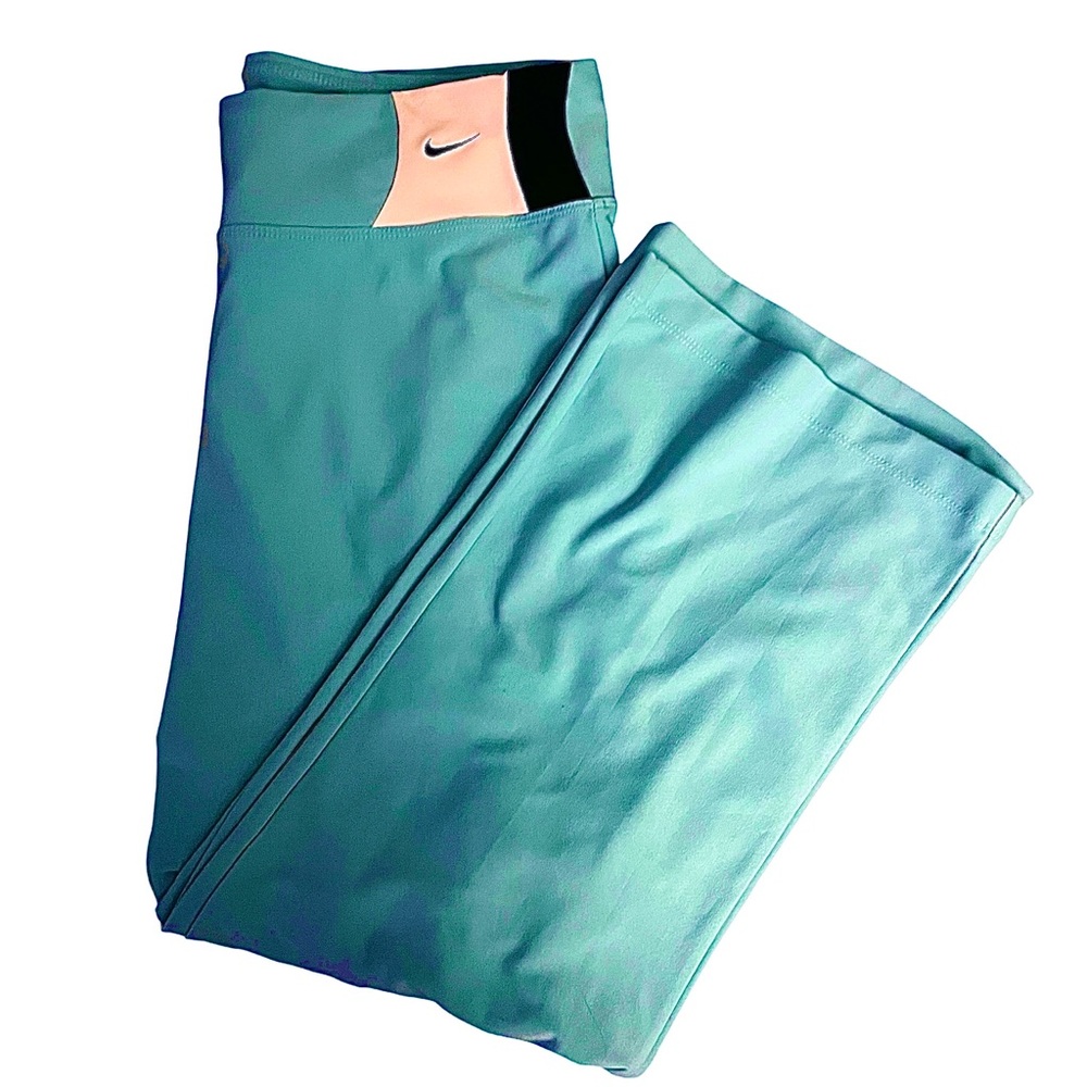 Nike Dri-Fit Workout Pants Size Medium (8-10)